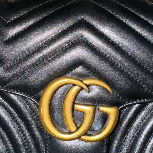 GUCCI MARMONT MEDIUM SHOULDER BAG - Picture 2 of 10